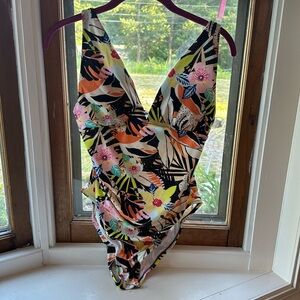 Old Navy Women’s One-Piece Bathing Suit